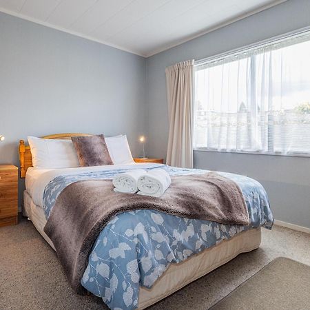 Central Riverside Retreat - Taupo Holiday Home Extérieur photo