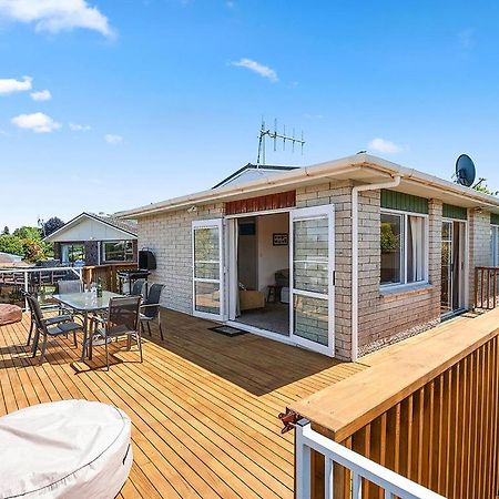 Central Riverside Retreat - Taupo Holiday Home Extérieur photo