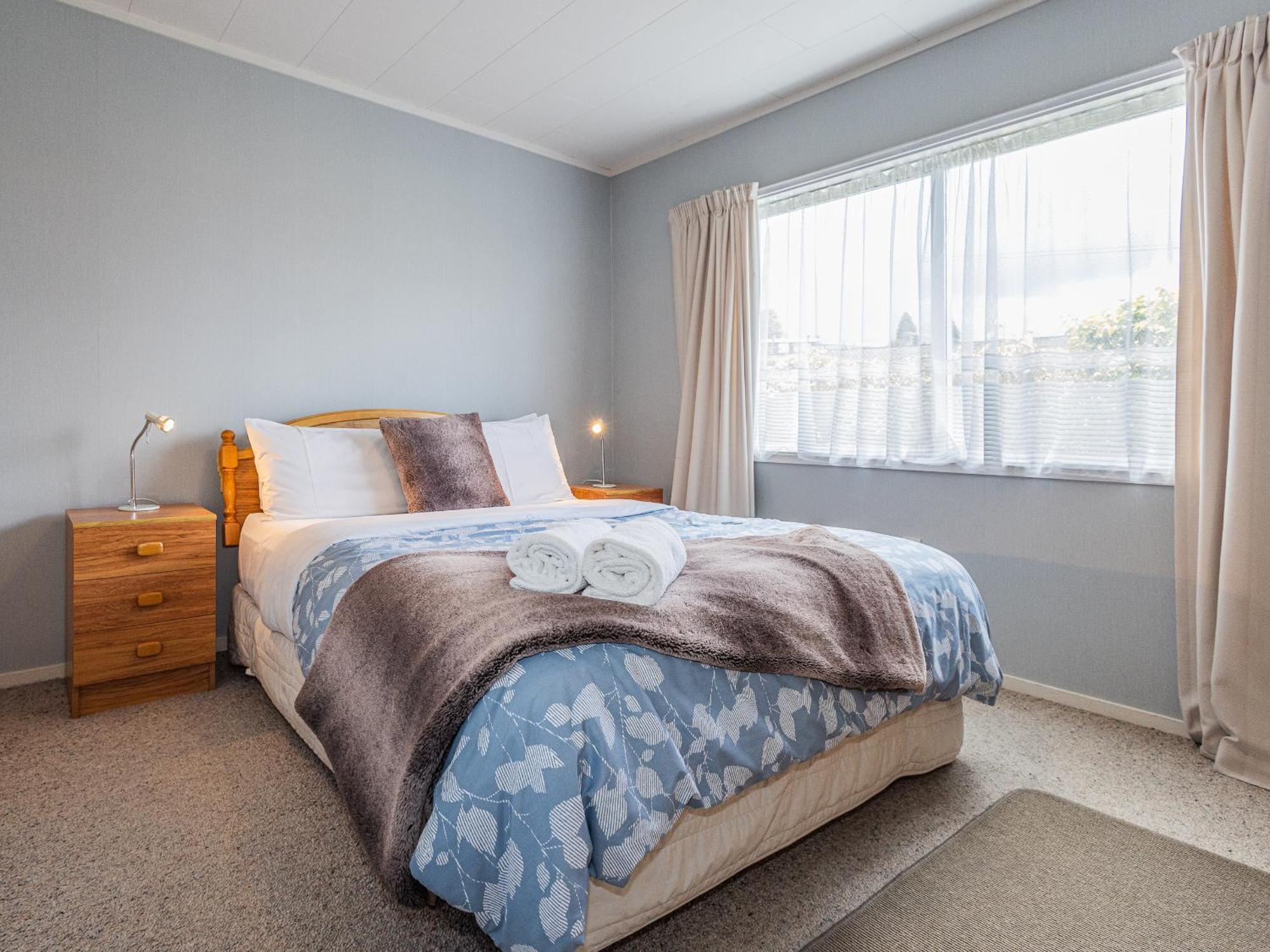 Central Riverside Retreat - Taupo Holiday Home Extérieur photo
