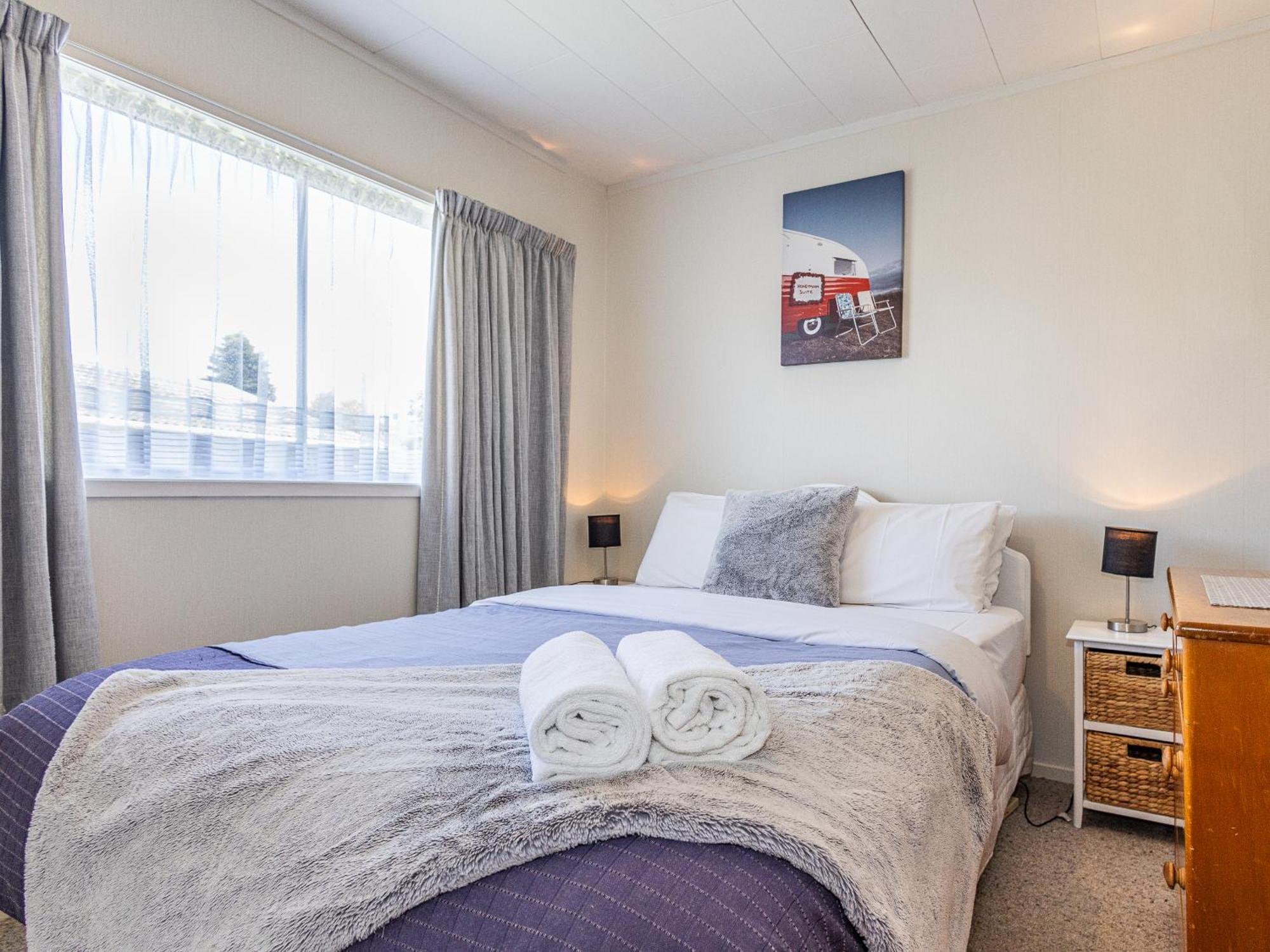 Central Riverside Retreat - Taupo Holiday Home Extérieur photo