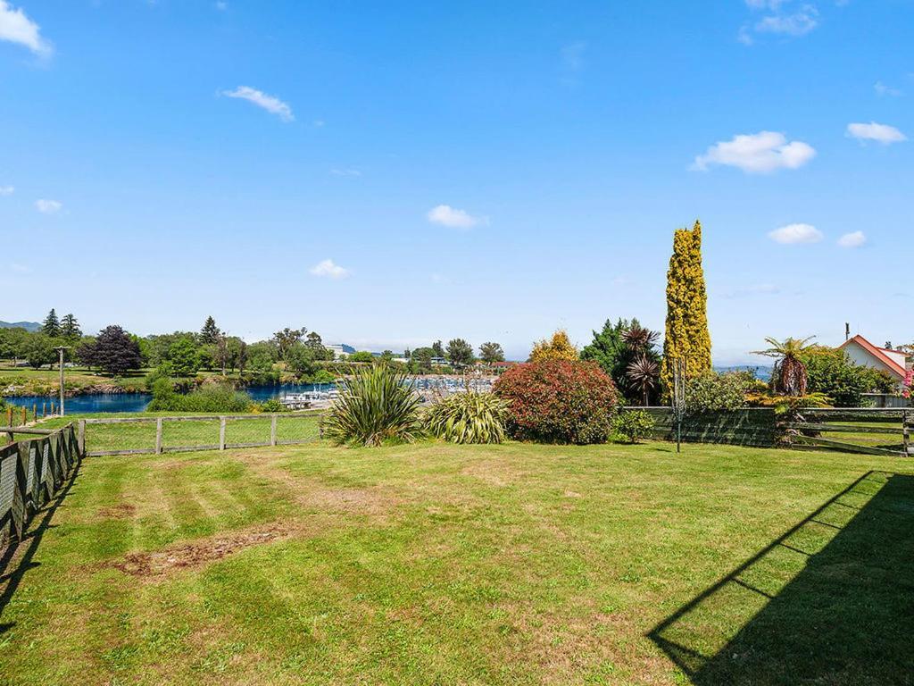 Central Riverside Retreat - Taupo Holiday Home Extérieur photo
