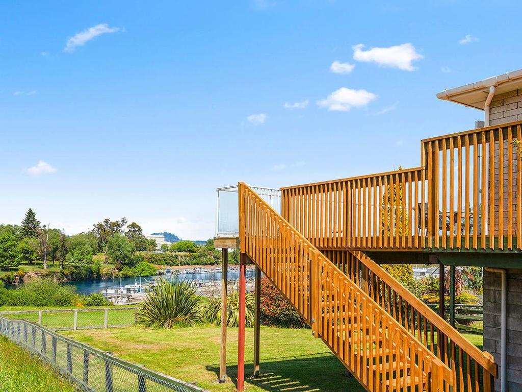 Central Riverside Retreat - Taupo Holiday Home Extérieur photo